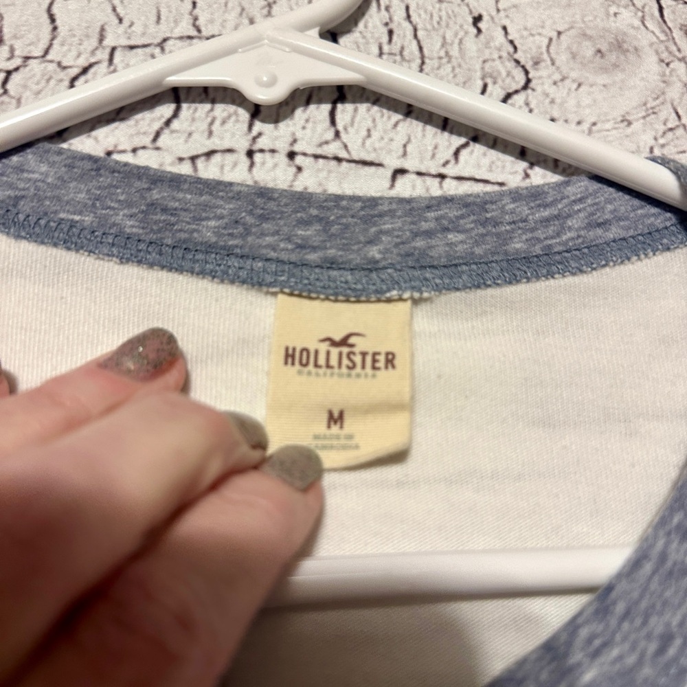 Hollister Men’s Henley Shirt Medium Gray White Long Sleeve Pocket Tee - Picture 2 of 4